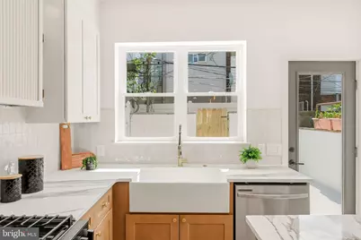2431 9th Street S, Philadelphia, PA 19148 - Photo 17