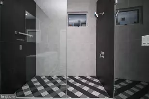 810 N Uber St, Philadelphia, PA 19130 - Photo 29