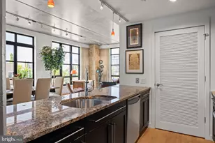 319 Vine St, Philadelphia, PA 19106 - Photo 5