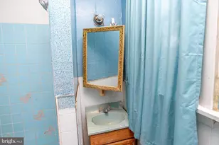 814 E Woodlawn St, Philadelphia, PA 19138 - Photo 47