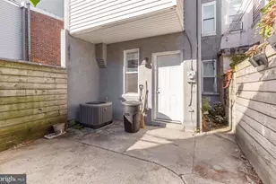 1517 S LeCount St, Philadelphia, PA 19146 - Photo 9