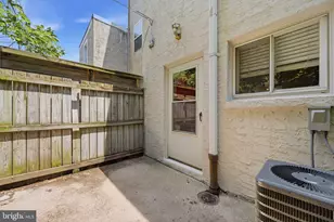 928 N Bambrey St, Philadelphia, PA 19130 - Photo 27