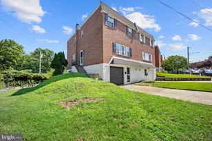 857 Green Valley Dr, Philadelphia, PA 19128 - Photo 3