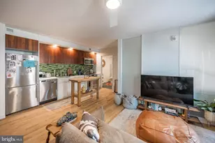152 W Laurel St, Philadelphia, PA 19123 - Photo 3