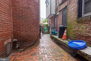 927 Clinton St, Philadelphia, PA 19107 - Photo 13