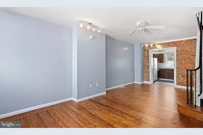 2009 S Darien Street, Philadelphia, PA 19148 - Photo 3