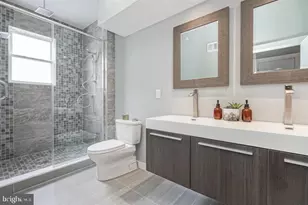 1939 S 6th St, Philadelphia, PA 19148 - Photo 15