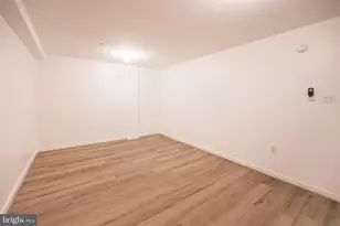 711 W Thompson St, Philadelphia, PA 19122 - Photo 9