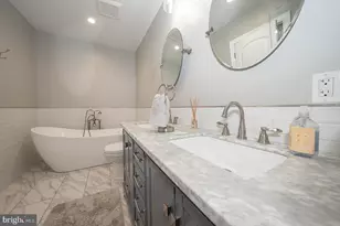 318 Emily St, Philadelphia, PA 19148 - Photo 21