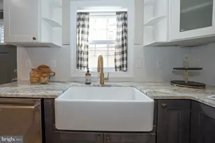 318 Emily St, Philadelphia, PA 19148 - Photo 11