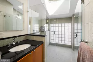 337 S Hicks St, Philadelphia, PA 19102 - Photo 29