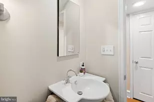 337 S Hicks St, Philadelphia, PA 19102 - Photo 17