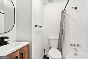 1023 Lombard St, Philadelphia, PA 19147 - Photo 17