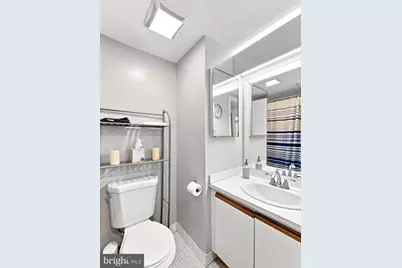 301 Race Street #215, Philadelphia, PA 19106 - Photo 25