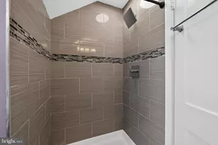 3 Lothian Pl, Philadelphia, PA 19128 - Photo 9
