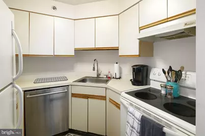 2018 Walnut Street #17F, Philadelphia, PA 19103 - Photo 9