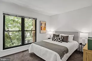 15 Hamilton Cir, Philadelphia, PA 19130 - Photo 17
