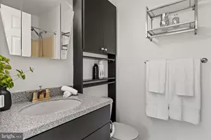 15 Hamilton Cir, Philadelphia, PA 19130 - Photo 19