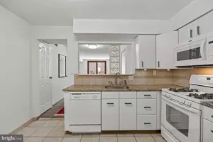 15 Hamilton Cir, Philadelphia, PA 19130 - Photo 7