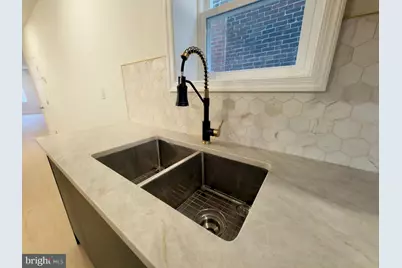 2546 S 9th St, Philadelphia, PA 19148 - Photo 9