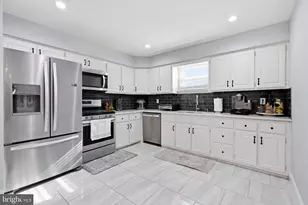 9876 Wistaria St, Philadelphia, PA 19115 - Photo 9