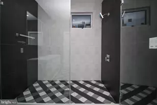 810 N Uber St, Philadelphia, PA 19130 - Photo 21