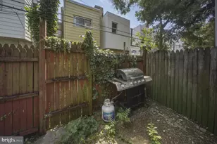 2421 S Fairhill St, Philadelphia, PA 19148 - Photo 11