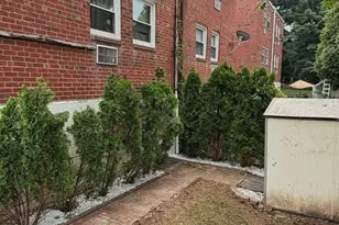 210 Lockart Ln, Philadelphia, PA 19116 - Photo 5