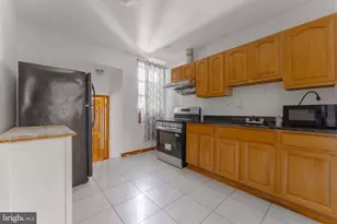 222 S 43rd St, Philadelphia, PA 19104 - Photo 3