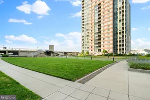 901 N Penn St, Philadelphia, PA 19123 - Photo 3
