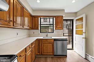 2440 S Hutchinson St, Philadelphia, PA 19148 - Photo 7
