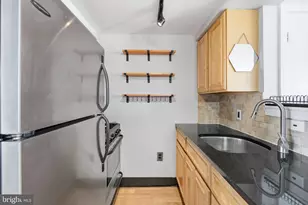 2102 Christian St, Philadelphia, PA 19146 - Photo 11
