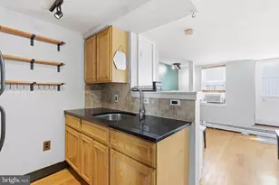 2102 Christian St, Philadelphia, PA 19146 - Photo 9