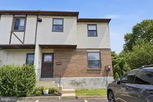 13073 Townsend Rd, Philadelphia, PA 19154 - Photo 3