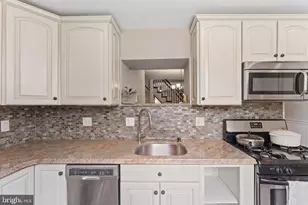 183 Markle St, Philadelphia, PA 19128 - Photo 9