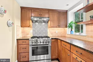 124 W Gravers Ln, Philadelphia, PA 19118 - Photo 9