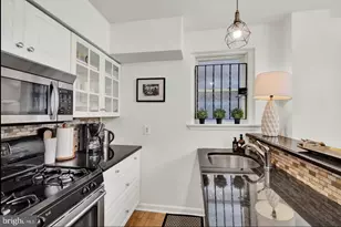 1802 Carpenter St, Philadelphia, PA 19146 - Photo 3