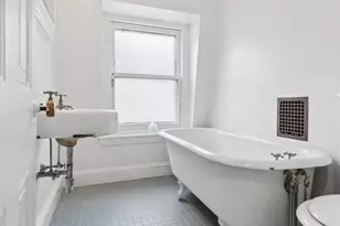 2218 Locust St, Philadelphia, PA 19103 - Photo 35