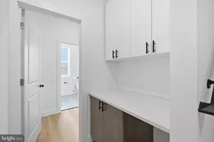 1027 W Arizona St, Philadelphia, PA 19133 - Photo 21