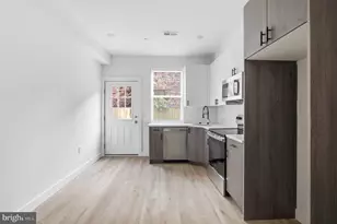 1027 W Arizona St, Philadelphia, PA 19133 - Photo 5