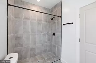 1027 W Arizona St, Philadelphia, PA 19133 - Photo 25