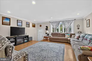 10222 Woburn Pl, Philadelphia, PA 19114 - Photo 5