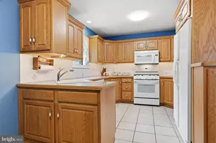 10925 Lockart Rd, Philadelphia, PA 19116 - Photo 7