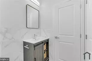 1229 W Hilton St, Philadelphia, PA 19140 - Photo 11