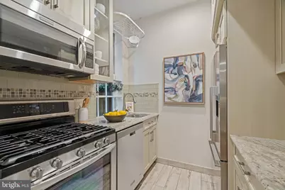 2308 Spruce Street #2310B, Philadelphia, PA 19103 - Photo 7