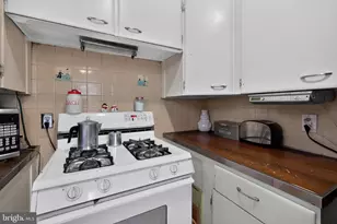 2003 Oakmont St, Philadelphia, PA 19152 - Photo 13