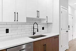 861 N 15th St, Philadelphia, PA 19130 - Photo 7