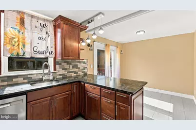 10025 S Canterbury Road, Philadelphia, PA 19114 - Photo 13