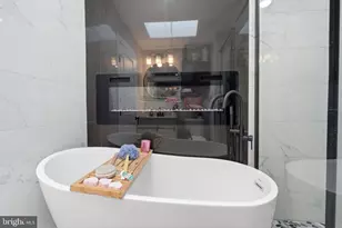 7450 Beverly Rd, Philadelphia, PA 19138 - Photo 29