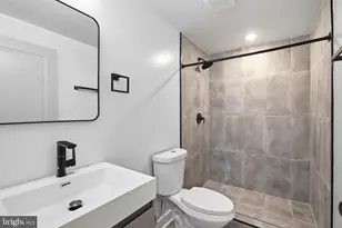 1020 W Arizona St, Philadelphia, PA 19133 - Photo 11